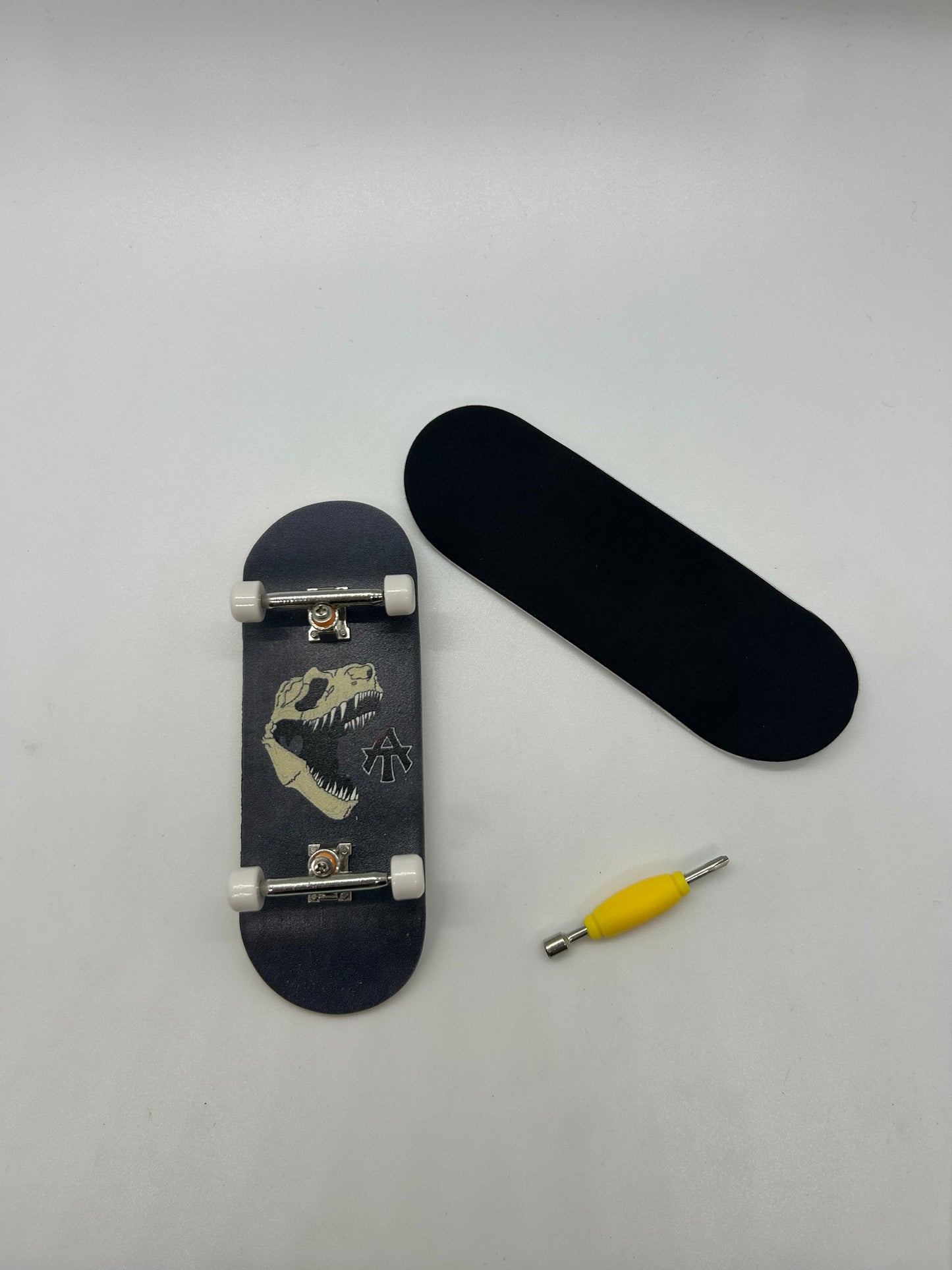 Atown Skate Ultra Premium Edition Fingerboard Dino Skull