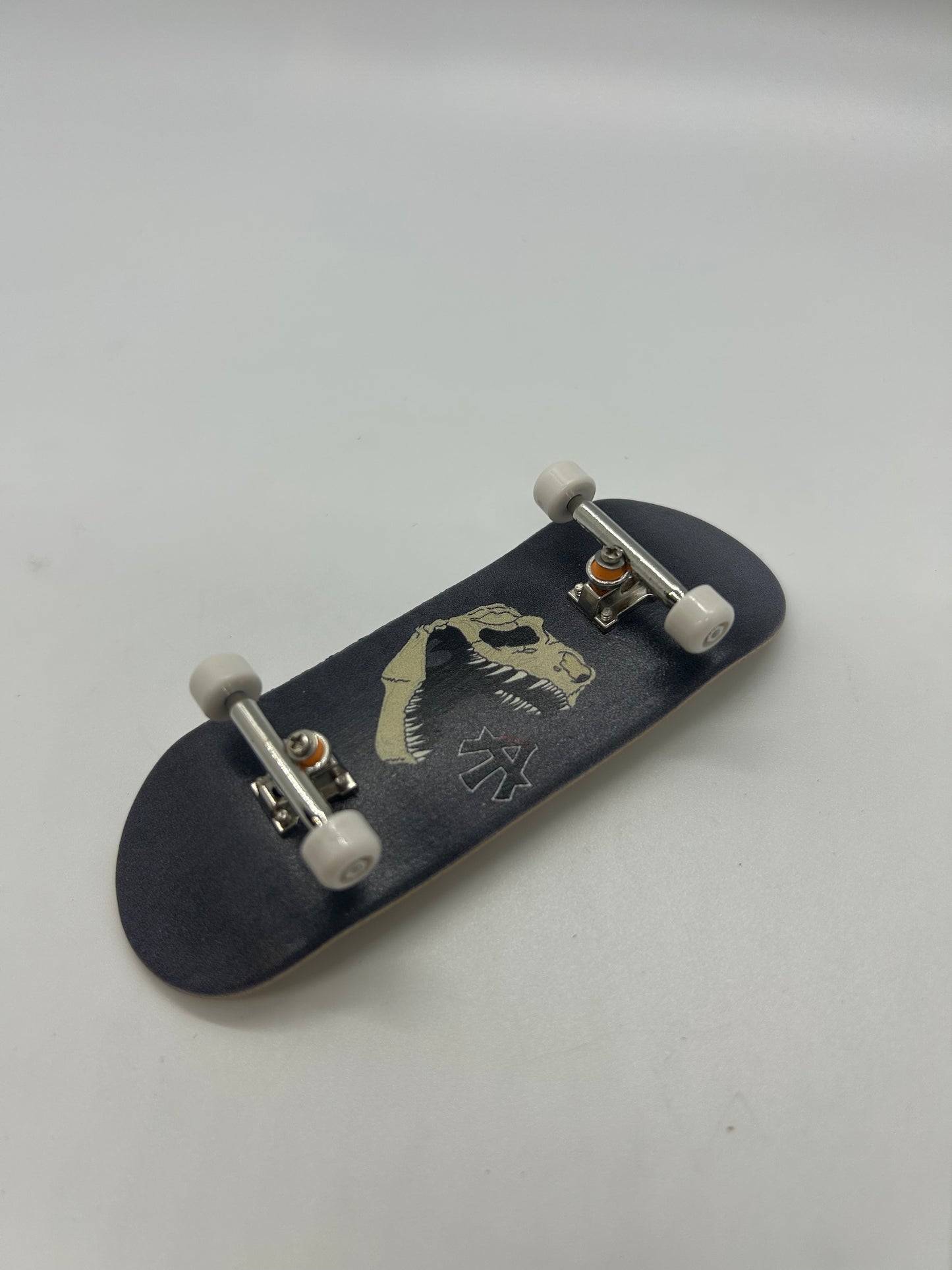 Atown Skate Ultra Premium Edition Fingerboard Dino Skull